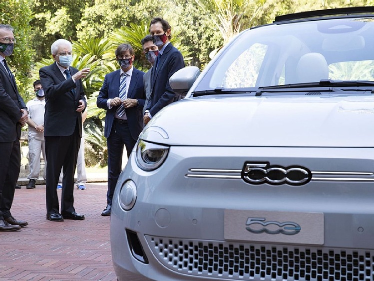 Nowy Fiat 500 debiutuje na Kwirynale i w Palazzo Chigi